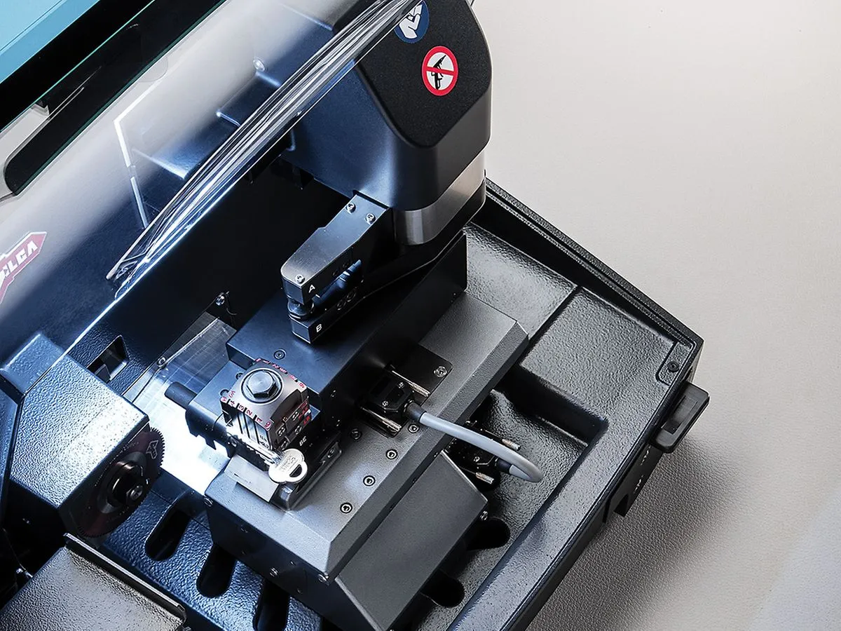 Ilco - Unocode F900 - Automatic Flat Key Cutter,  Duplicator and Engraver