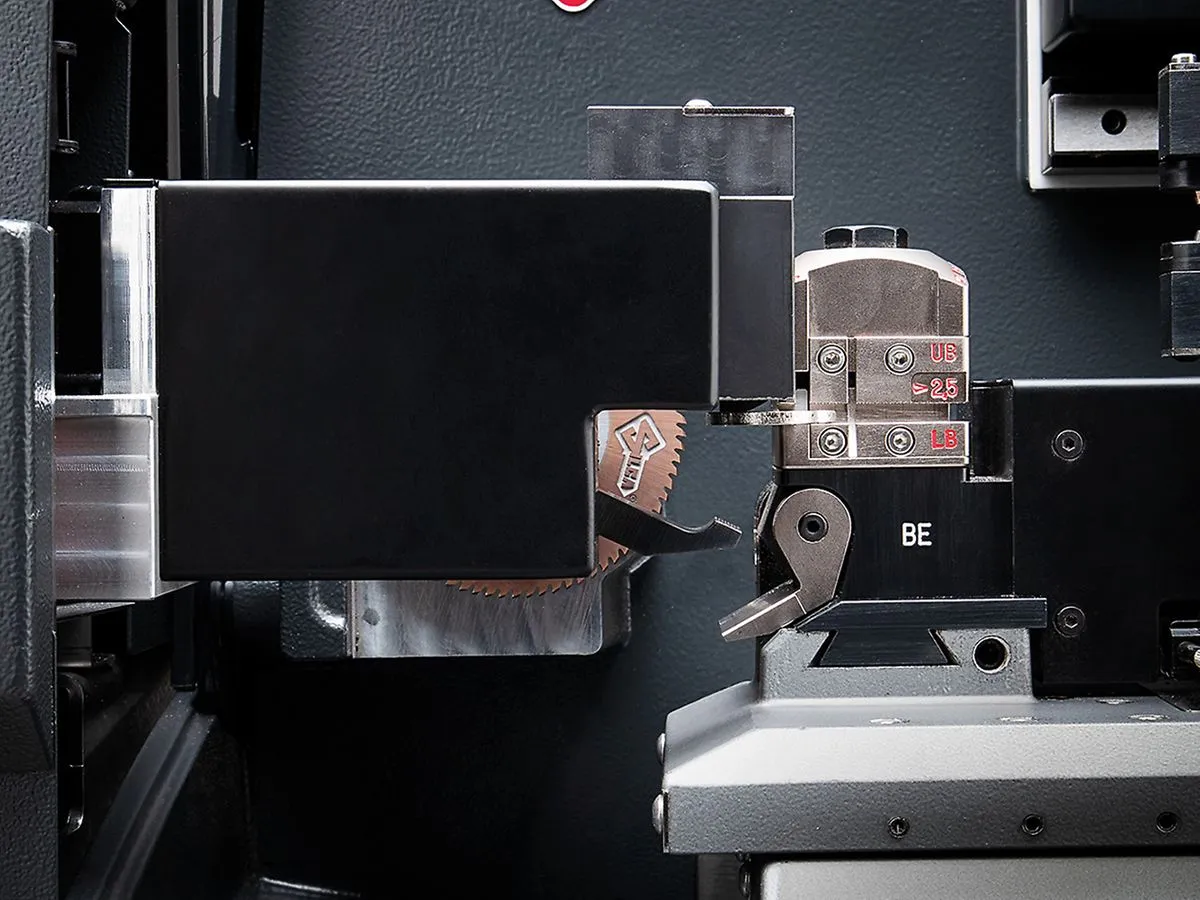 Ilco - Unocode F900 - Automatic Flat Key Cutter,  Duplicator and Engraver