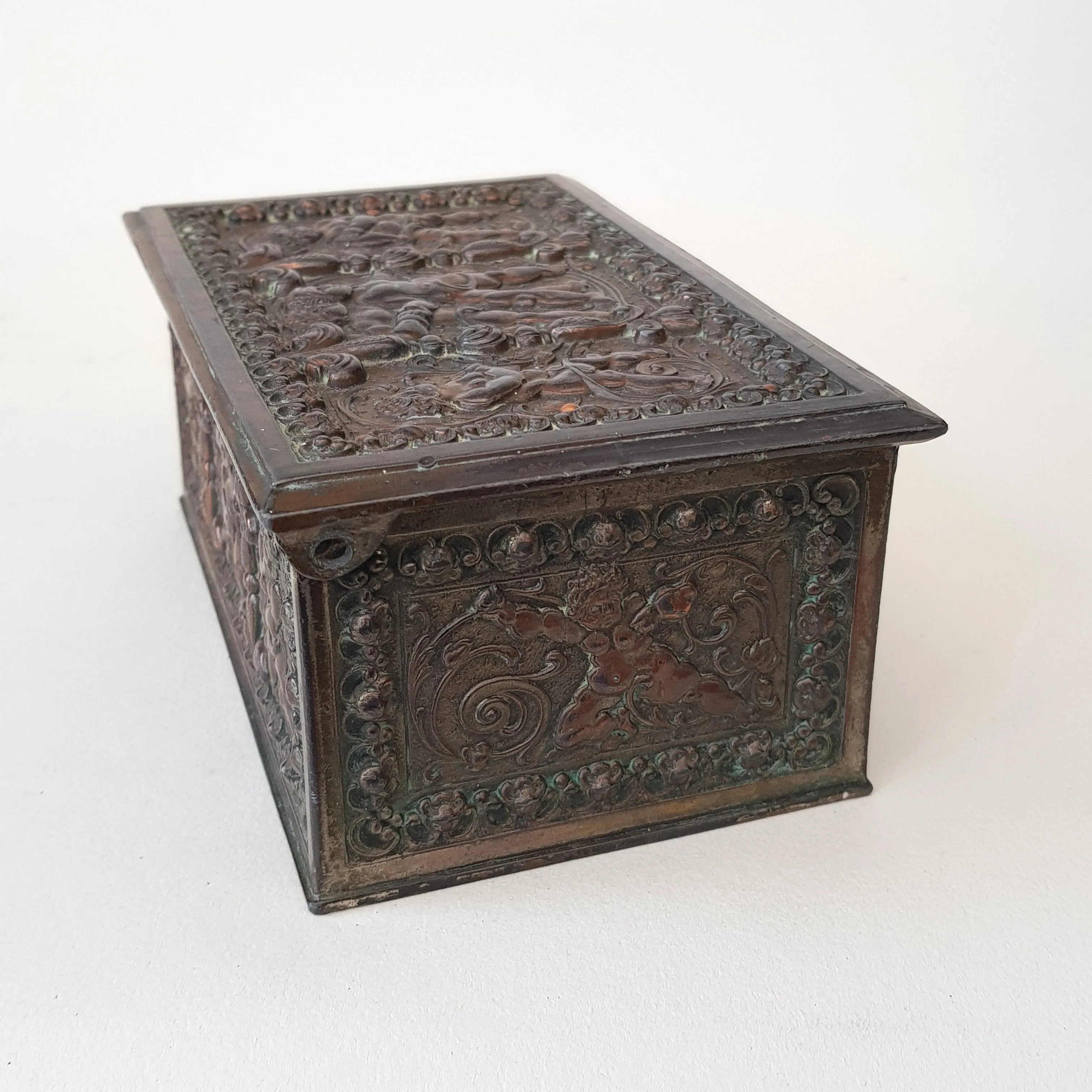 Superb Putti Cherub Relief Worked Copper Humidor Cigar Box Antique circa 1890